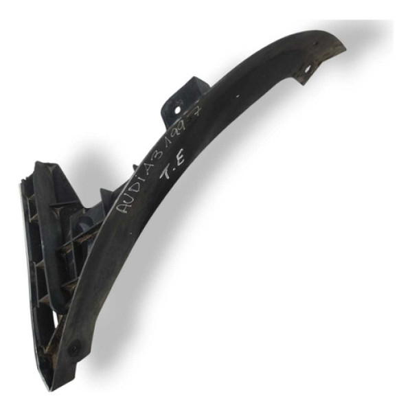 Guia Parachoque Traseiro Esquerdo Audi A3 1997/98 8l0807377