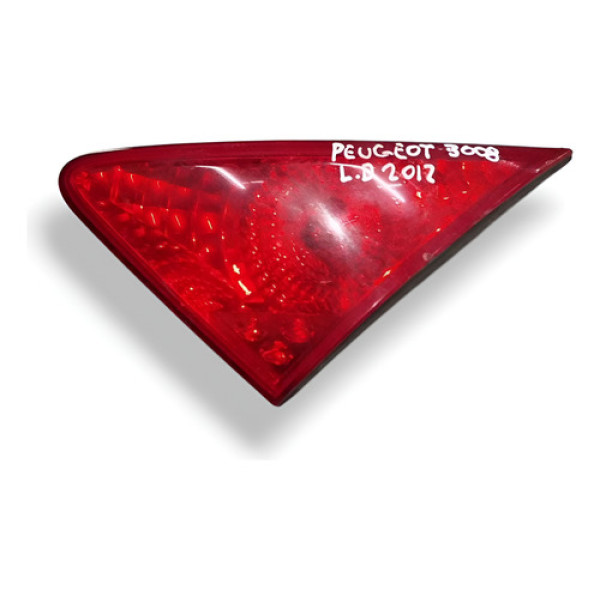 Lanterna Tampa Traseira Direita Peugeot 3008 12/14 26038012 Direito/passageiro Vermelho