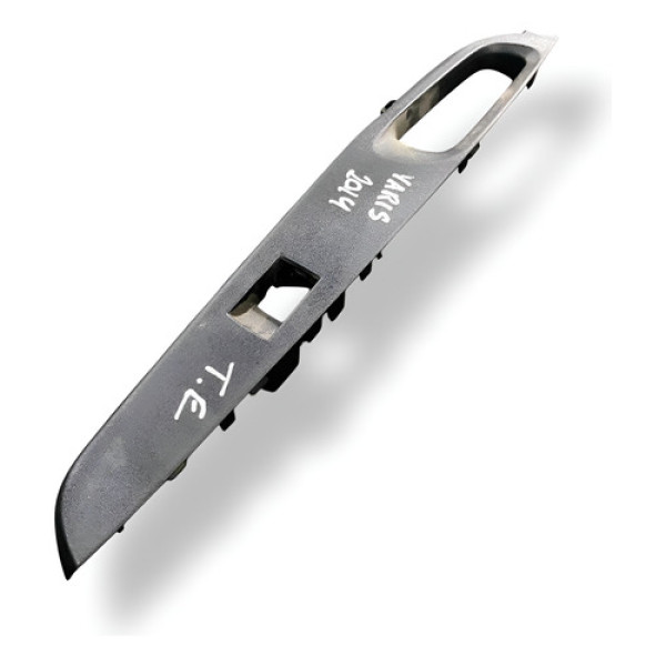 Moldura Botão Vidro Traseiro Esquerdo Yaris 2019 742720d640