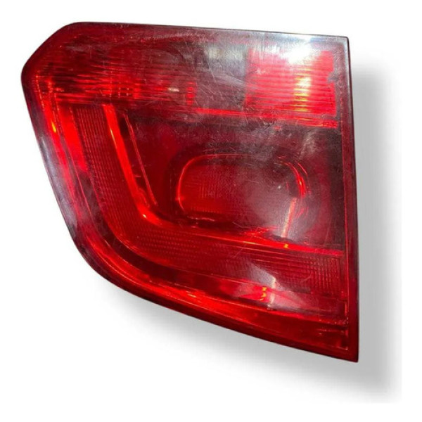 Lanterna Tampa Traseira Esquerda Volkswagen Fox 2016 Detalhe Esquerdo/motorista Vermelho