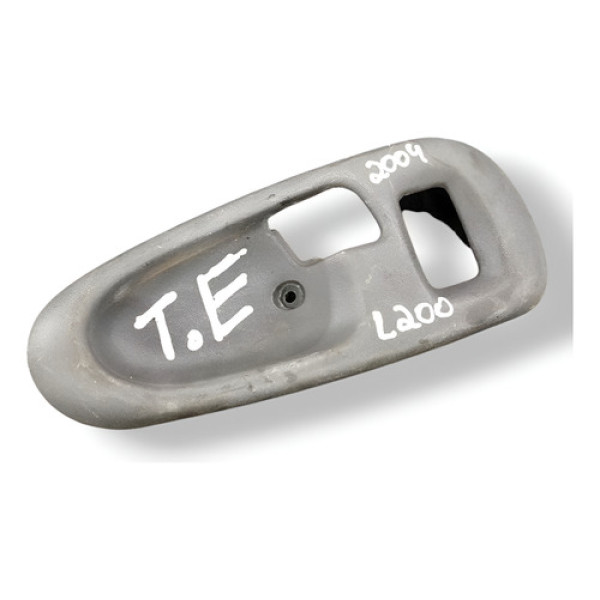 Moldura Maçaneta Int Tras Esquerda L200/pajero 04/12 144545 Preto Traseira