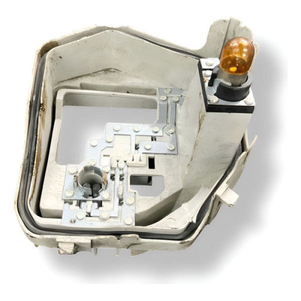 Circuito Lanterna Direita Com Detalhe Vw Voyage Gol G6 2014 Direito/passageiro Vermelho