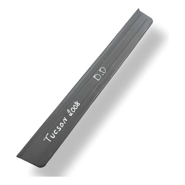 Soleira Porta Dianteira Direita Tucson 2.0  2008  858832e000 Cinza