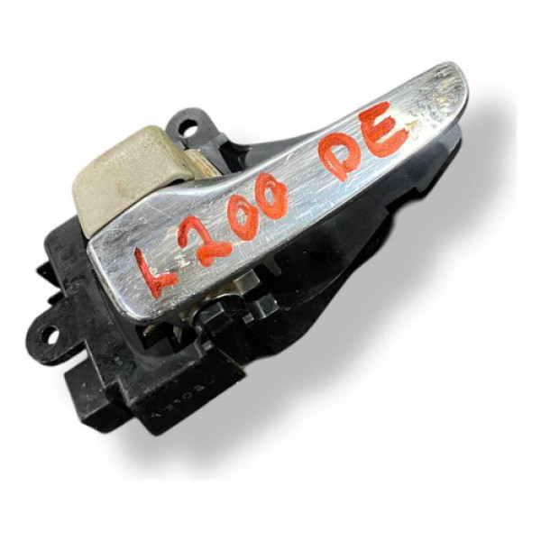 Maçaneta Interna Dianteira Esquerda Mitsubishi L200 2010 Prateado Dianteira