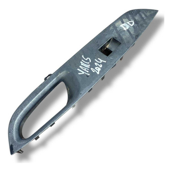 Moldura Botão Vidro Dianteiro Direito Yaris 2024 742310dd20