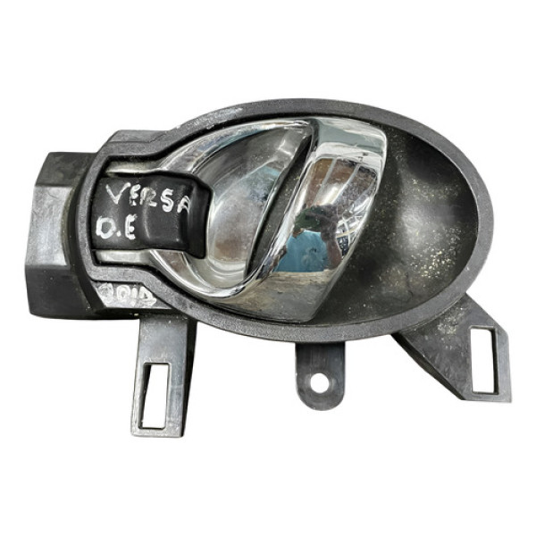 Maçaneta Interna Dianteria Esquerda Nissan Versa 2017 Dianteira