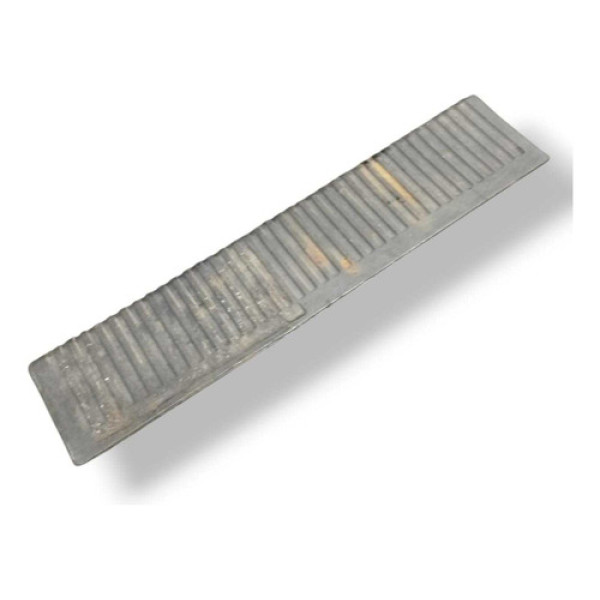 Soleira Porta Traseira Esquerda Grand Cherokee 55030747 Dourado