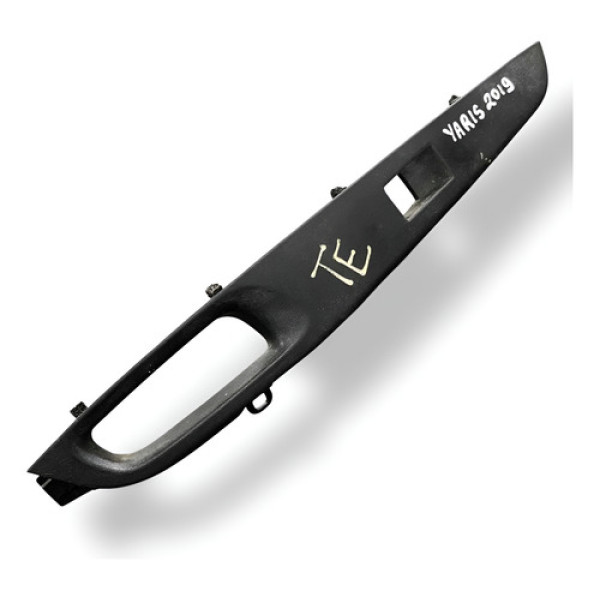 Moldura Botão Vidro Traseiro Esquerdo Toyota Yaris 742720d64