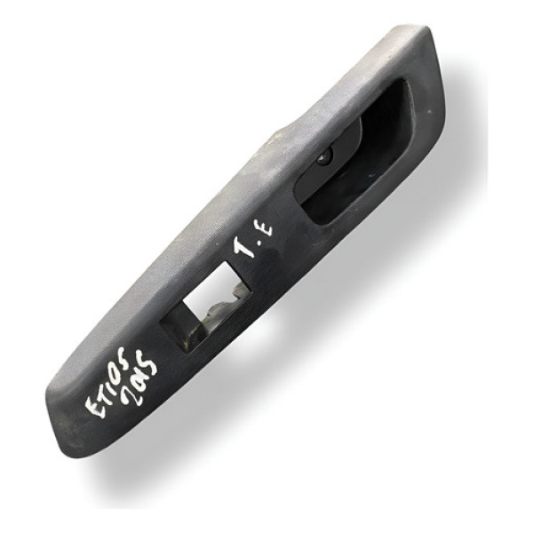 Moldura Botao Traseiro Esquerdo Toyota Etios 2015 742720d080