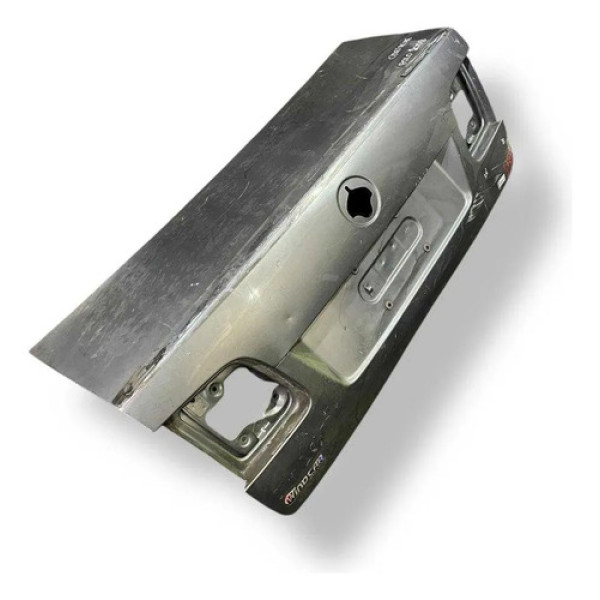 Tampa Traseira Porta Malas Vw Polo Sedan 2004 2005 Detalhe Prateado