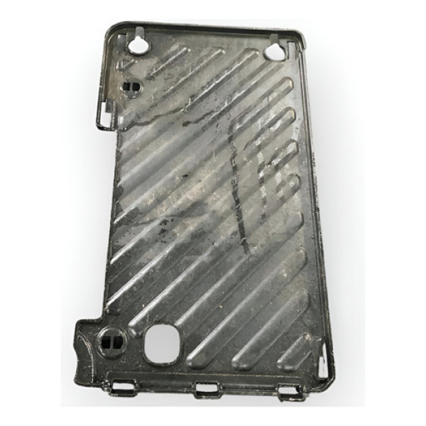 Acabamento Caixa Bateria Gla200 2015/18 A2465460078 Detalhe