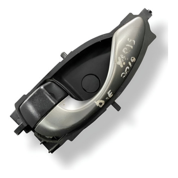 Maçaneta Interna Dianteira Esquerda Toyota Yaris 2019 2020 Prateado Dianteira