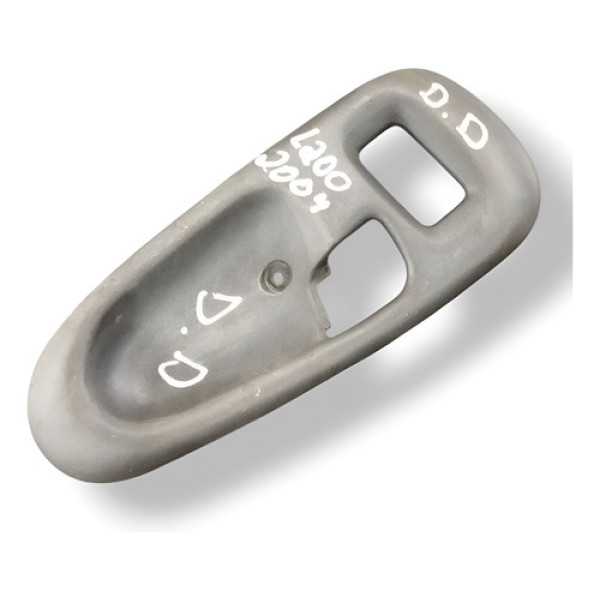 Moldura Maçaneta Interna Diant Direita L200 2004 Mr144546 - Cinza - Dianteira